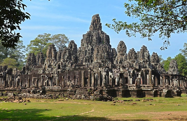 4 Days private tour Explore Angkor Wat, Banteay Srey, Beng Melea and Siem Reap discovery